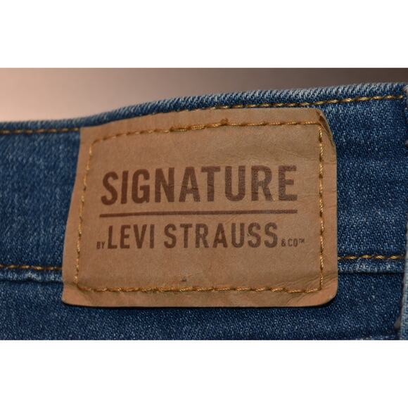 Levi's Signature Series Women's 6M (28x32) Mid-Rise Boot Cut Denim Jeans - Picture 5 of 10